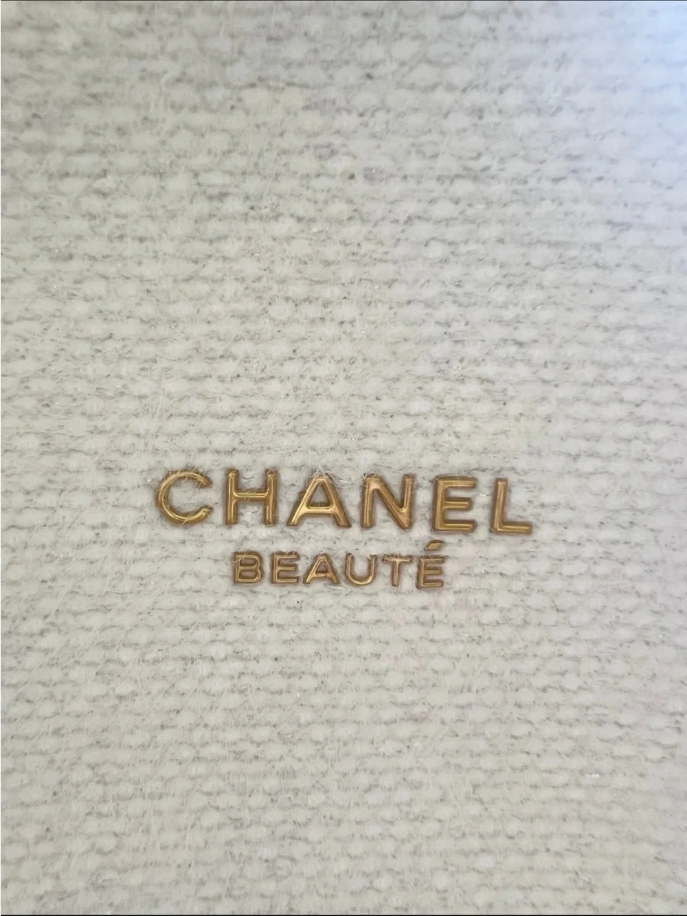 Chanel Beauté Round Zippy Pouch NWOT